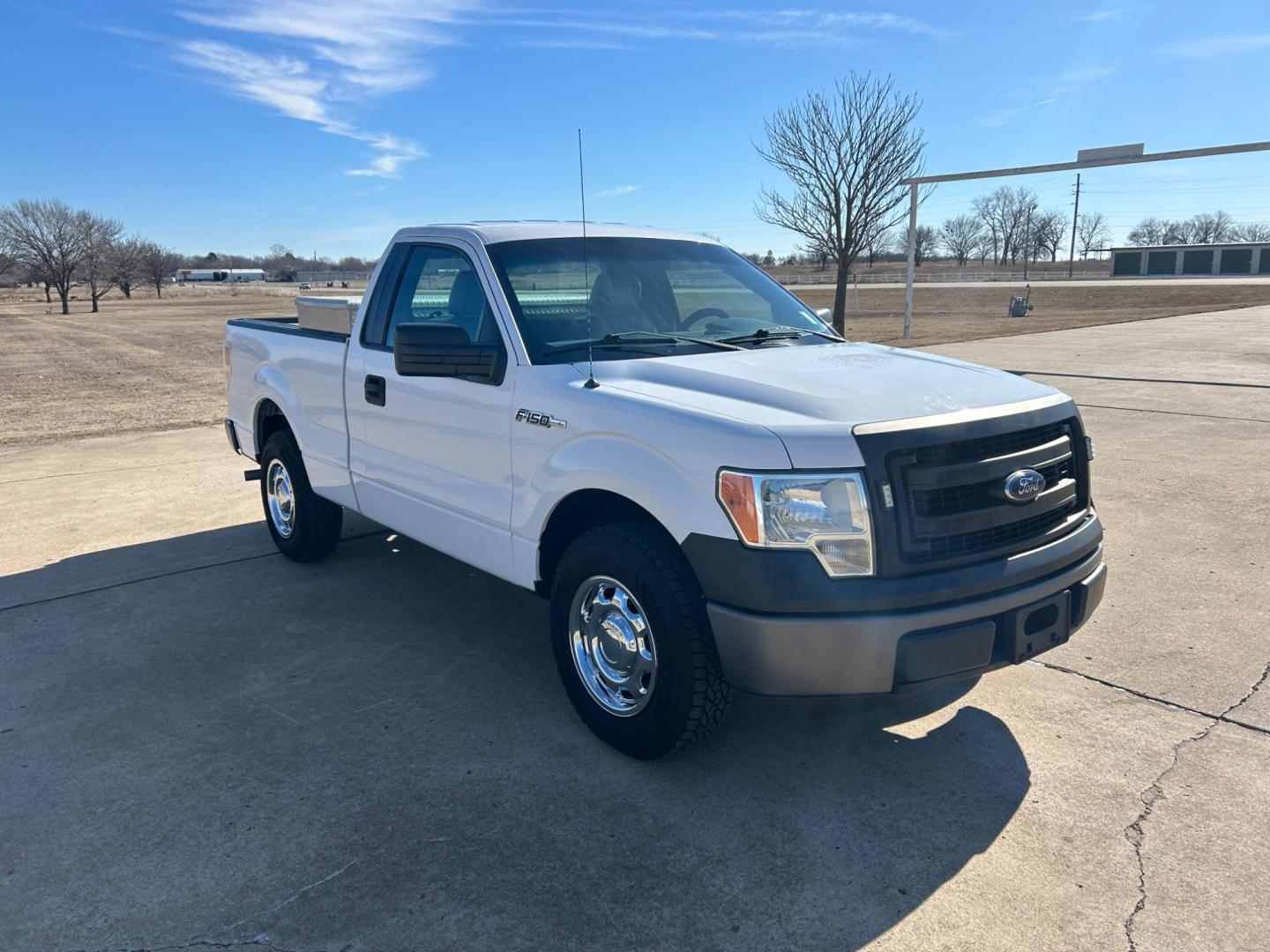 2014 White /Gray Ford F-150 STX 6.5-ft. Bed 2WD (1FTMF1CM1EK) with an 3.7L V6 DOHC 24V engine, 6-Speed Automatic transmission, located at 17760 Hwy 62, Morris, OK, 74445, (918) 733-4887, 35.609104, -95.877060 - Photo#2